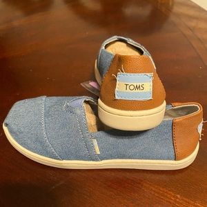Brand new Toms. Size range from 5-8 for females and size 9 for male.